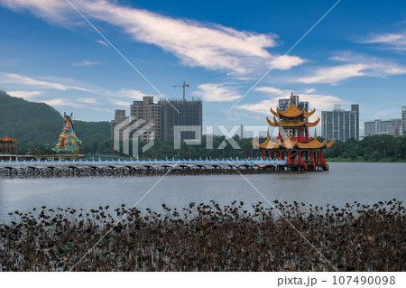台湾 高雄市 蓮池水淵の風景 台湾 高雄市 蓮池水淵の風景 107490098