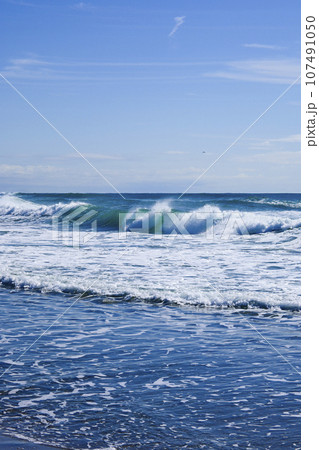 冬の海の白波 107491050