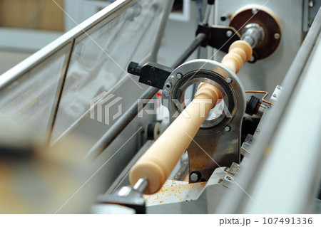 Process of making balusters from wood in furniture manufacture 107491336