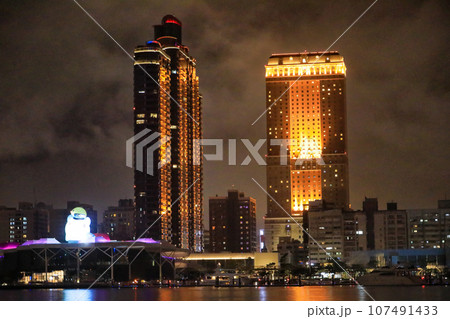 台湾 高雄市の夜景都市風景 愛河クルーズ 台湾 高雄市の夜景都市風景 愛河クルーズ 107491433