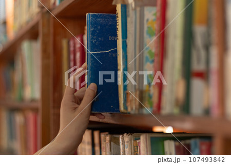 本を探す 本を探す 107493842