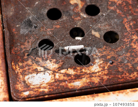 錆びた灰皿 錆びた灰皿 107493858