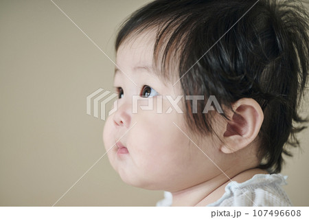 生後半年の赤ちゃん ポートレート 生後半年の赤ちゃん ポートレート 107496608