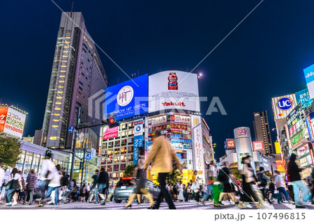 日本の東京都市景観 10月。全国・47都道府県/2週連続減↓。賑わう渋谷駅前。立ち往生する車が増加… 日本の東京都市景観 10月。全国・47都道府県/2週連続減↓。賑わう渋谷駅前。立ち往生する車が増加… 107496815