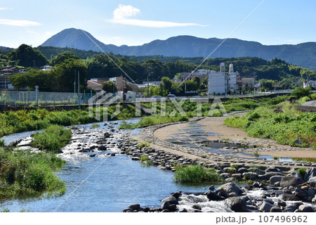 南足柄市　大雄橋から望む狩川と矢倉岳 107496962