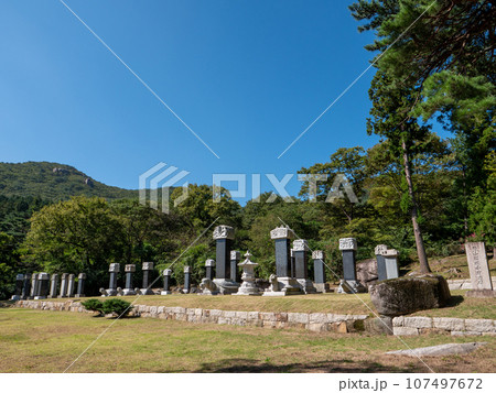 韓国・釜山 梵魚寺の境内 韓国・釜山 梵魚寺の境内 107497672