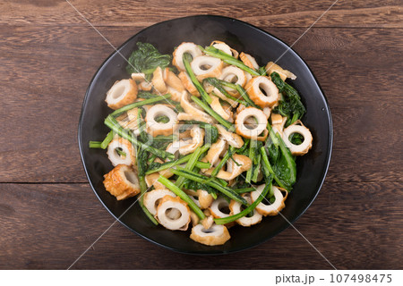 竹輪と油揚げと小松菜の炒めもの 107498475