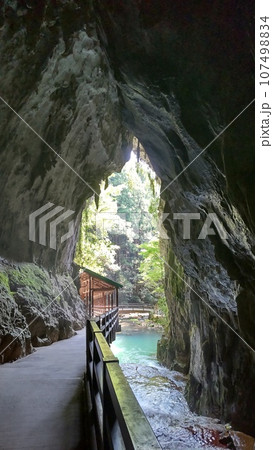 特別天然記念物の秋芳洞 神秘な世界の入り口 特別天然記念物の秋芳洞 神秘な世界の入り口 107498834