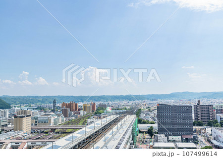 福島県福島市 JR福島駅周辺から望む福島市の街並み(南方向) 福島県福島市 JR福島駅周辺から望む福島市の街並み(南方向) 107499614