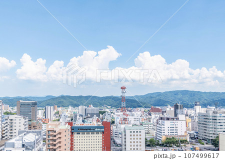 福島県福島市 JR福島駅周辺から望む福島市の街並み(東方向) 福島県福島市 JR福島駅周辺から望む福島市の街並み(東方向) 107499617