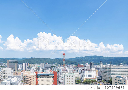 福島県福島市 JR福島駅周辺から望む福島市の街並み(東方向) 福島県福島市 JR福島駅周辺から望む福島市の街並み(東方向) 107499621