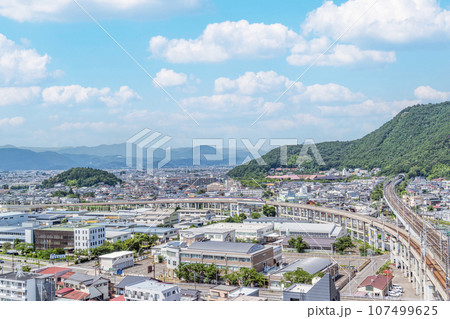 福島県福島市　JR福島駅周辺から望む福島市の街並み（北方向） 107499625