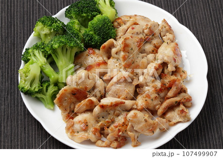 鶏肉炒め 107499907