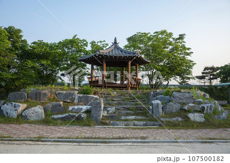 Bicycle path along the Seomjingang River 107500182