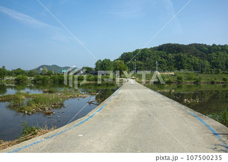 Bicycle path along the Seomjingang River 107500235