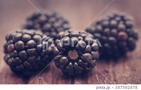 Fresh blackberries 107502878