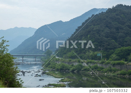 Bicycle path along the Seomjingang River 107503332