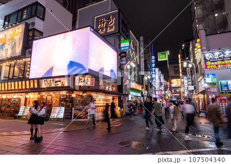 《東京都》新宿歌舞伎町・夜の歓楽街 107504340