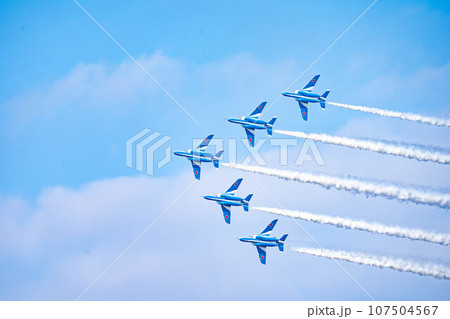 築城基地航空祭 ブルーインパルスの編隊飛行 築城基地航空祭 ブルーインパルスの編隊飛行 107504567