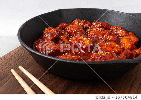 Monkfish bulgogi with spicy and sweet seasoning 107504814