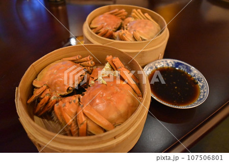 旬の上海蟹の蒸し焼き 107506801