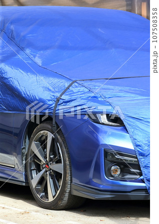 カバーをかけた車　イメージ 107508358