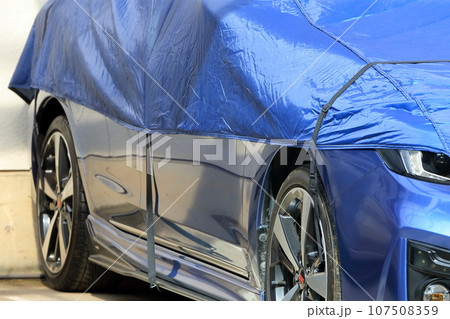 カバーをかけた車　イメージ 107508359