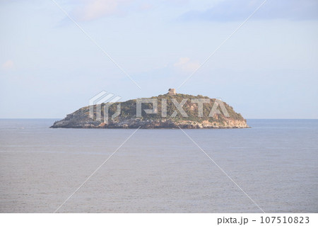 View of the Large Beach of Diamante, in the Background the Island of Cirella, Diamante, District of Cosenza, Calabria, Italy, Europe. View of the Large Beach of Diamante, in the Background the Island of Cirella, Diamante, District of Cosenza, Calabria, Italy, Europe. 107510823