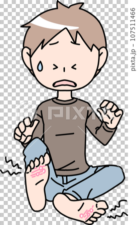 水虫に苦しむ男性 水虫に苦しむ男性 107511466