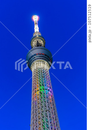 東京　墨田区　東京スカイツリー（夕方） 107512519