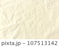 しわくちゃの生成色の綿生地 107513142