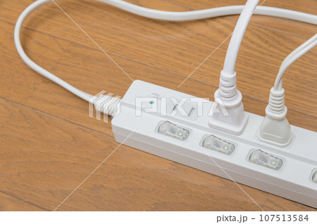 【タップにコンセントを差す】 【タップにコンセントを差す】 107513584