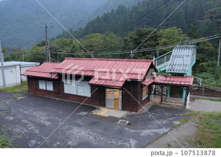JR東海の最北端駅 高山本線 杉原駅の駅舎 JR東海の最北端駅 高山本線 杉原駅の駅舎 107513878