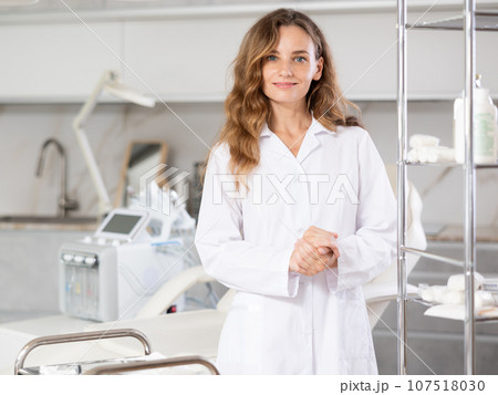 Portrait of female health worker meeting patient in medical office Portrait of female health worker meeting patient in medical office 107518030