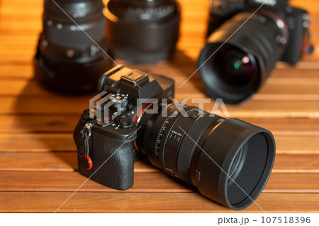【カメラ】ミラーレス一眼と交換レンズ【フォトグラファー】 【カメラ】ミラーレス一眼と交換レンズ【フォトグラファー】 107518396