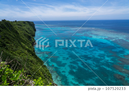 絶景の宮古島　ブルーラグーンの伊良部島 107520233