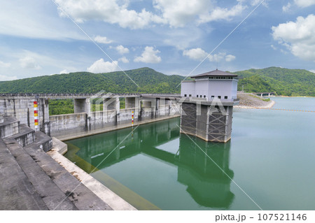 北海道 東川の忠別湖と忠別ダム 107521146