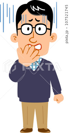 青ざめるメガネをかけた男性の全身 107521745