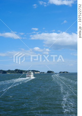 遊覧船、松島、松島湾、宮城県、日本三景 遊覧船、松島、松島湾、宮城県、日本三景 107522732