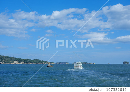 遊覧船、松島、松島湾、宮城県、日本三景 遊覧船、松島、松島湾、宮城県、日本三景 107522813