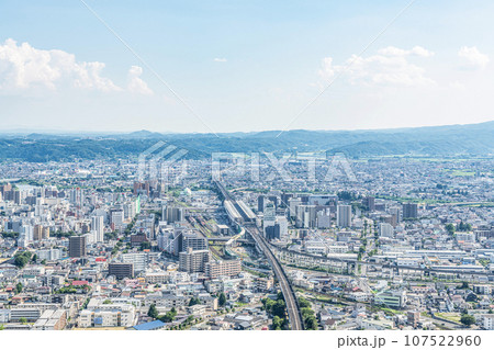 福島県福島市　高台から見る福島市の街並み（JR福島駅周辺） 107522960