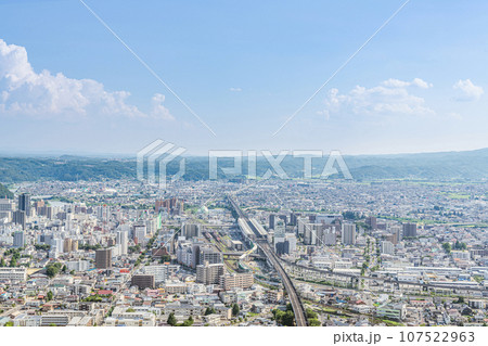 福島県福島市　高台から見る福島市の街並み（JR福島駅周辺） 107522963