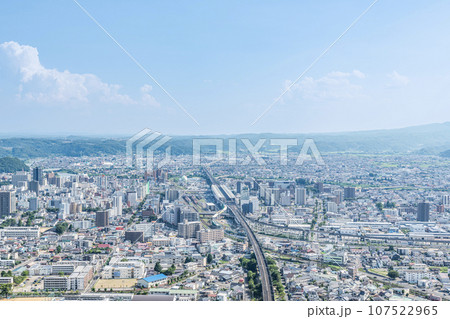 福島県福島市 高台から見る福島市の街並み(JR福島駅周辺) 福島県福島市 高台から見る福島市の街並み(JR福島駅周辺) 107522965