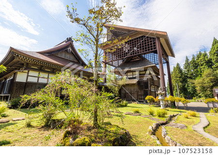 庭園から本堂と開山堂 庭園から本堂と開山堂 107523158