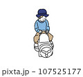 公園の遊具で遊ぶ男の子 107525177