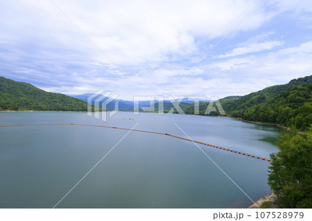 北海道 東川の忠別湖と忠別ダム 107528979