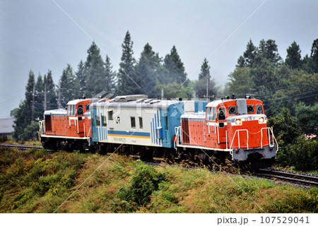 2002年　小海線を走るDD16プッシュプルマヤ検 107529041