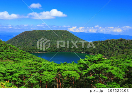 【宮崎県】晴天の霧島の六観音御池(えびの高原) 【宮崎県】晴天の霧島の六観音御池(えびの高原) 107529108