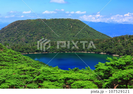 【宮崎県】晴天の霧島の六観音御池（えびの高原） 107529121