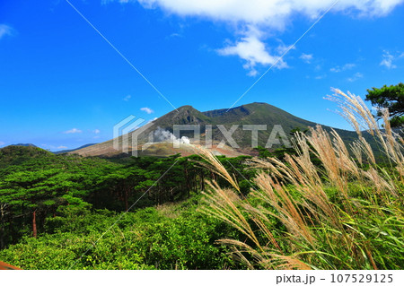 【宮崎県】晴天の霧島 韓国岳（えびの高原） 107529125
